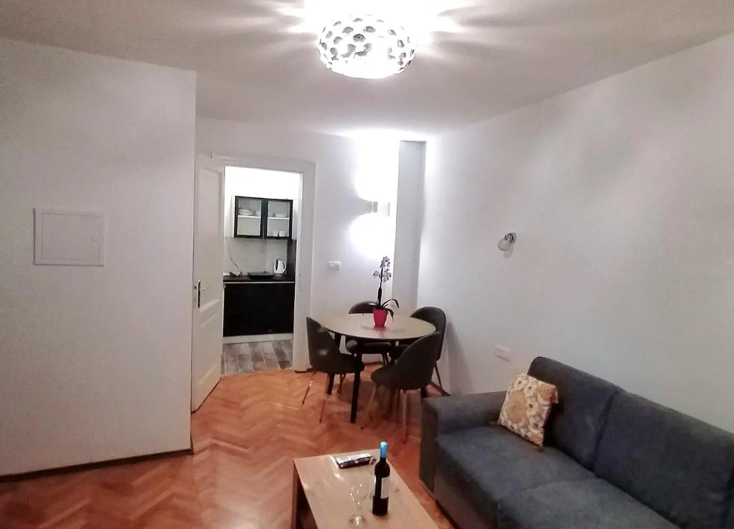 Garden In The Center Apartment Split